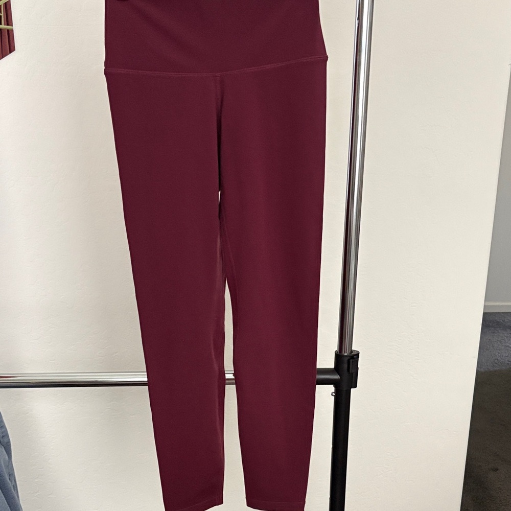 Elegant Maroon Crop Leggings for Women